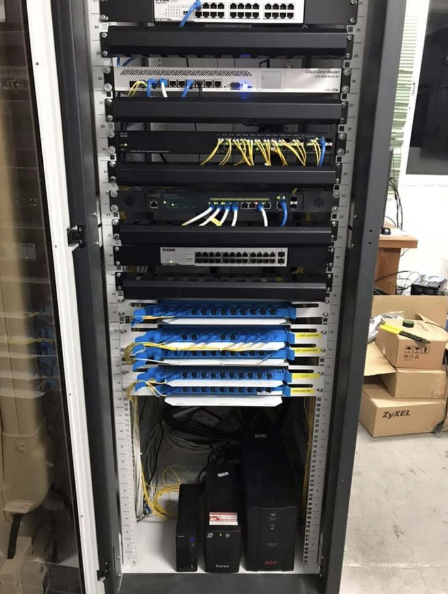 ติดตั้งและจัดระเบียบตู้ Network Rack — ภาพผลงานที่ 2
